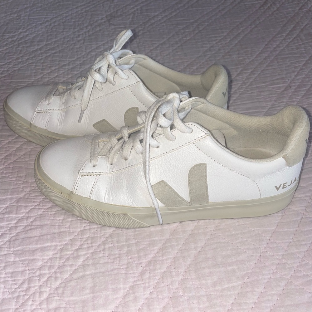 Veja White Sneakers Sustainable Low-Top Design